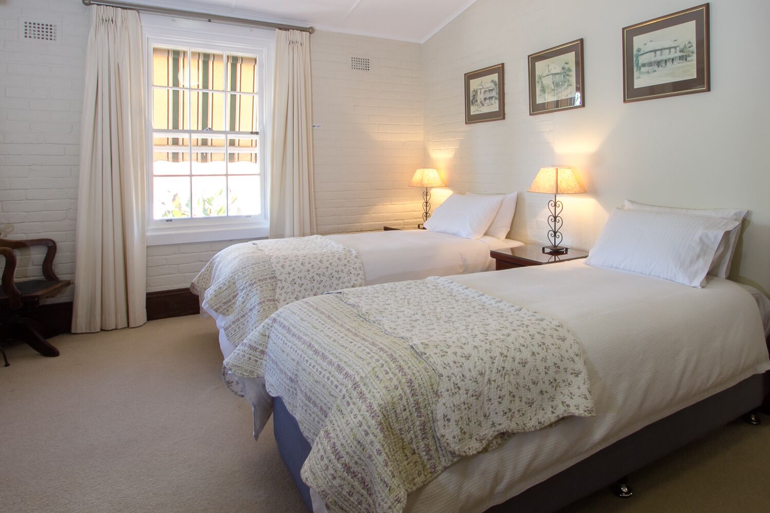 CAWARRA ON THE PARK - HISTORIC ELEGANT HOME GROUP ACCOMMODATION, HEART OF MUDGEE