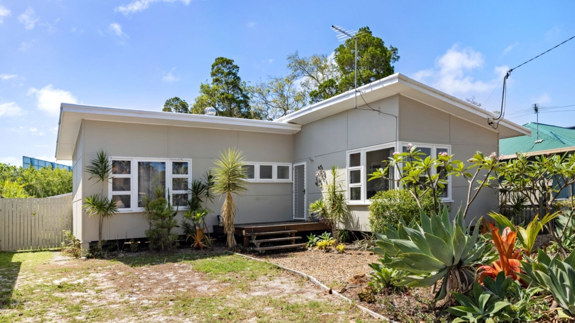 A CUTE BEACH SHACK - Air Con/Wifi/Pets