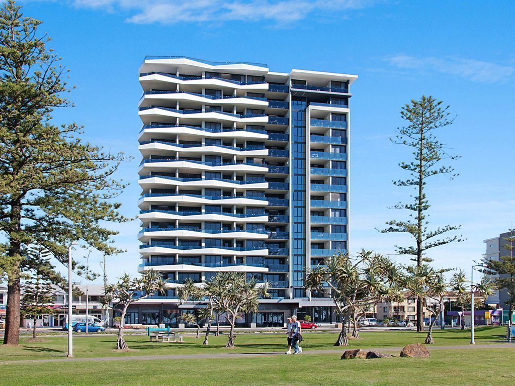 Iconic Unit 704 Luxury beachfront apartment with Wi-Fi on Kirra beach in Coolangatta