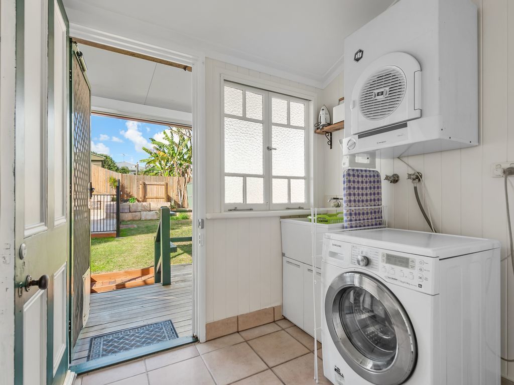 Classic Queenslander ~ 2 Bed / 2 Bath / 2 Car / Pool ~ Toowong