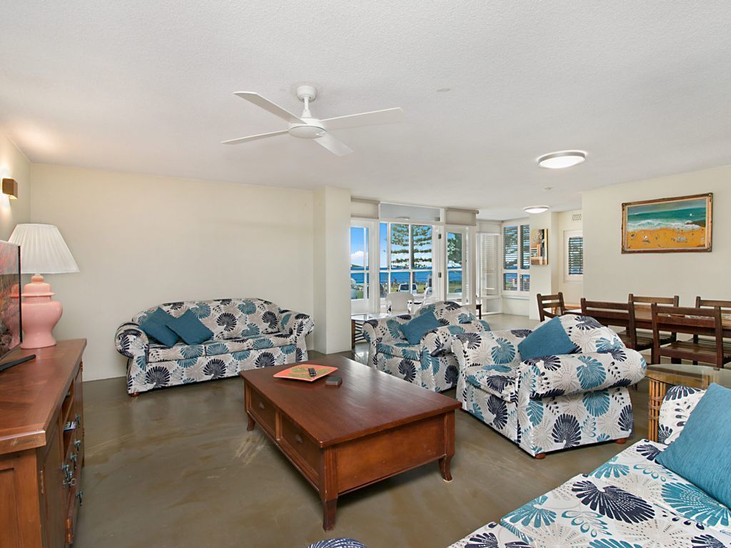 Rainbow Pacific Unit 2- Beachfront unit right on Rainbow Bay Beach in Coolangatta