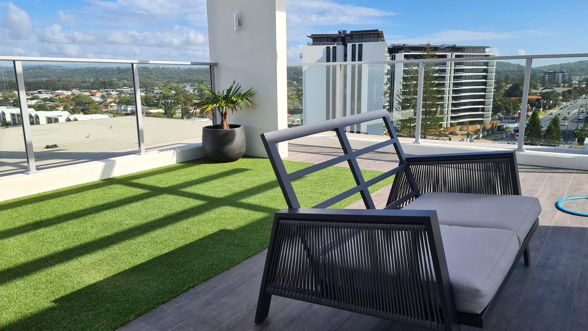 Ocean Views Apartment With Rooftop Pool