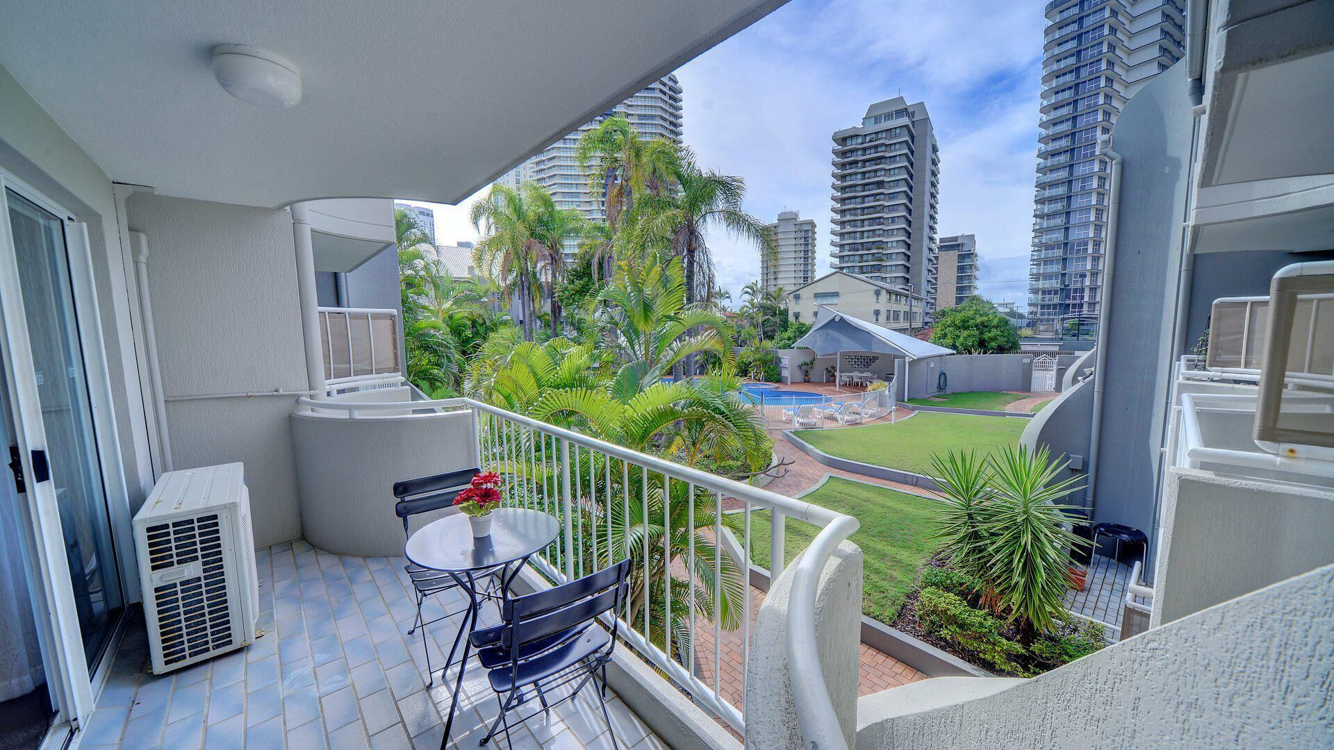 2BR Aloha Lane Main Beach Apartment