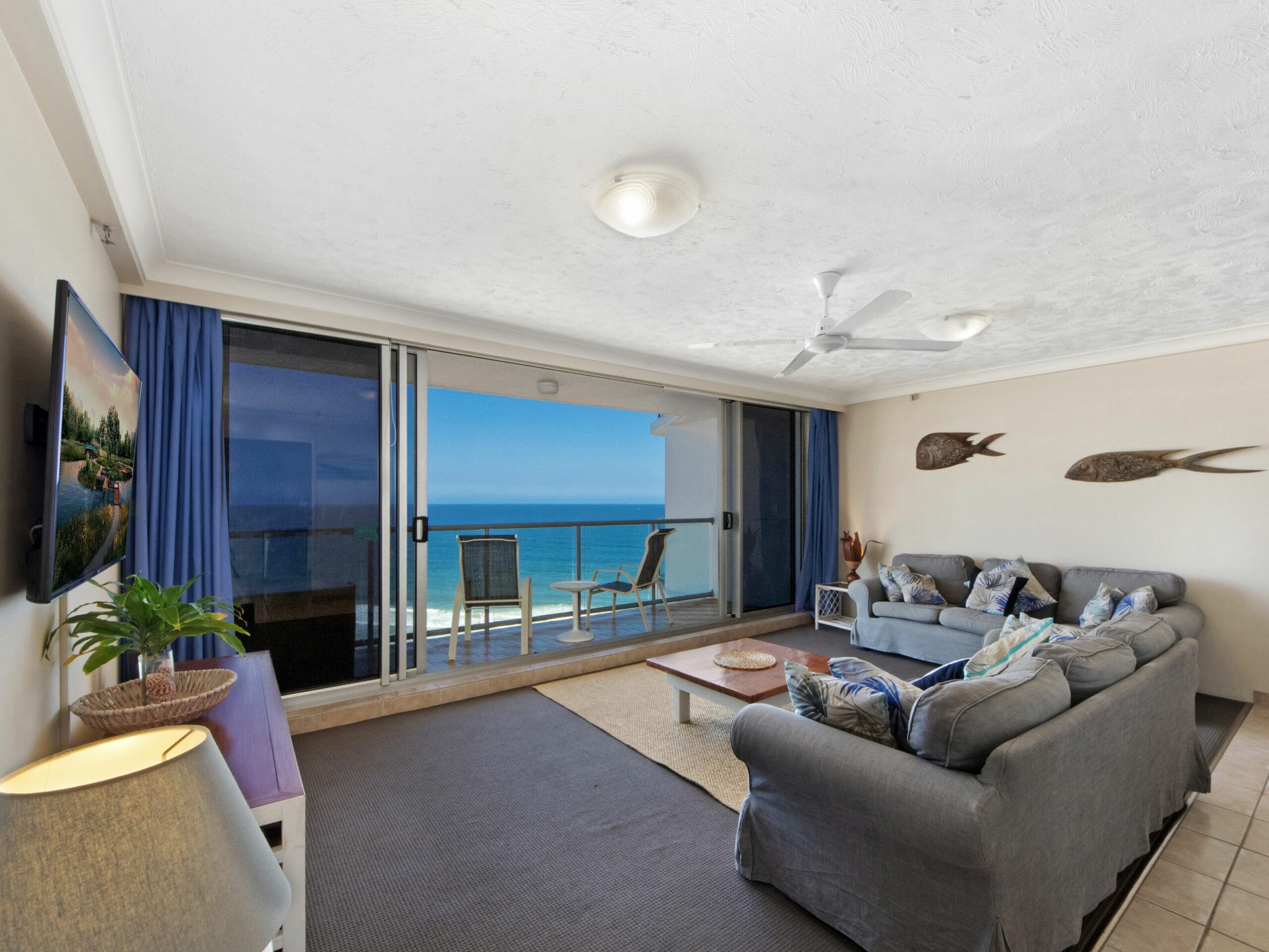 Peninsula Level 21 Sensational Sea & Beach Views