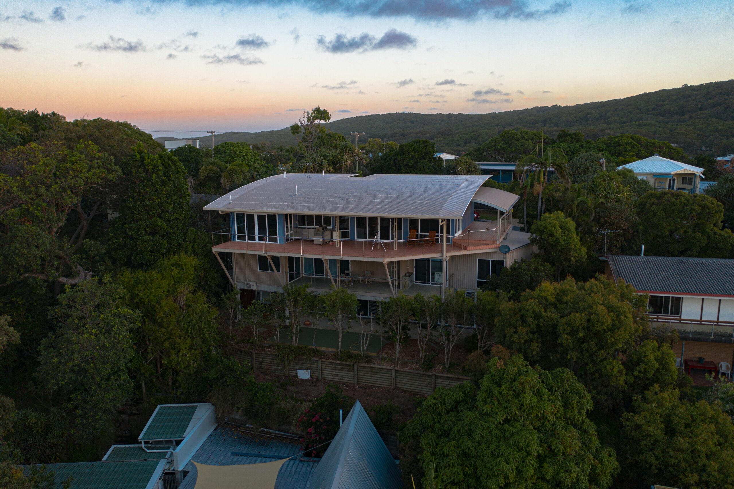 Luxury house,  extensive beach + ocean views, minutes to flags on Cylinder Beach