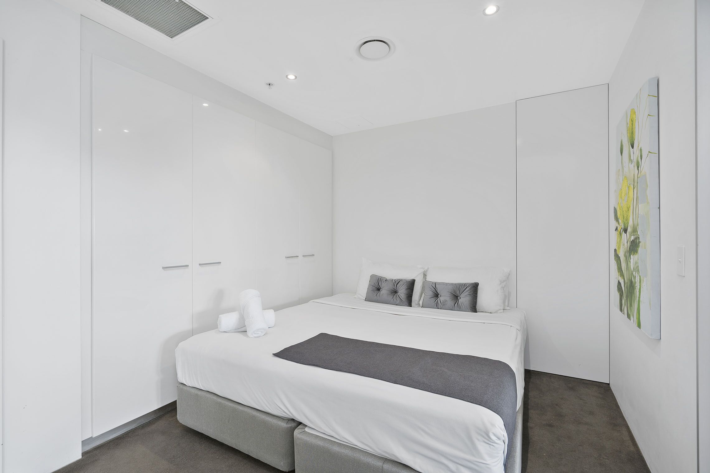 Circle on Cavill – 1 Bed + Study Hinterland We Accommodate