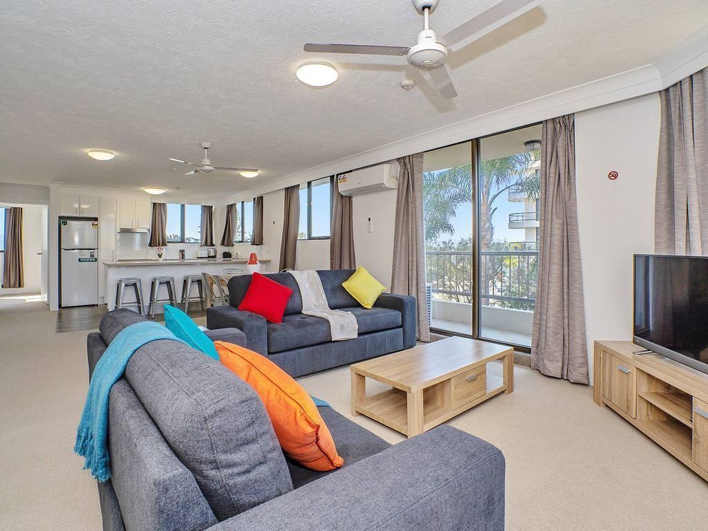 Taste Surfers Paradise Living in Lush Home