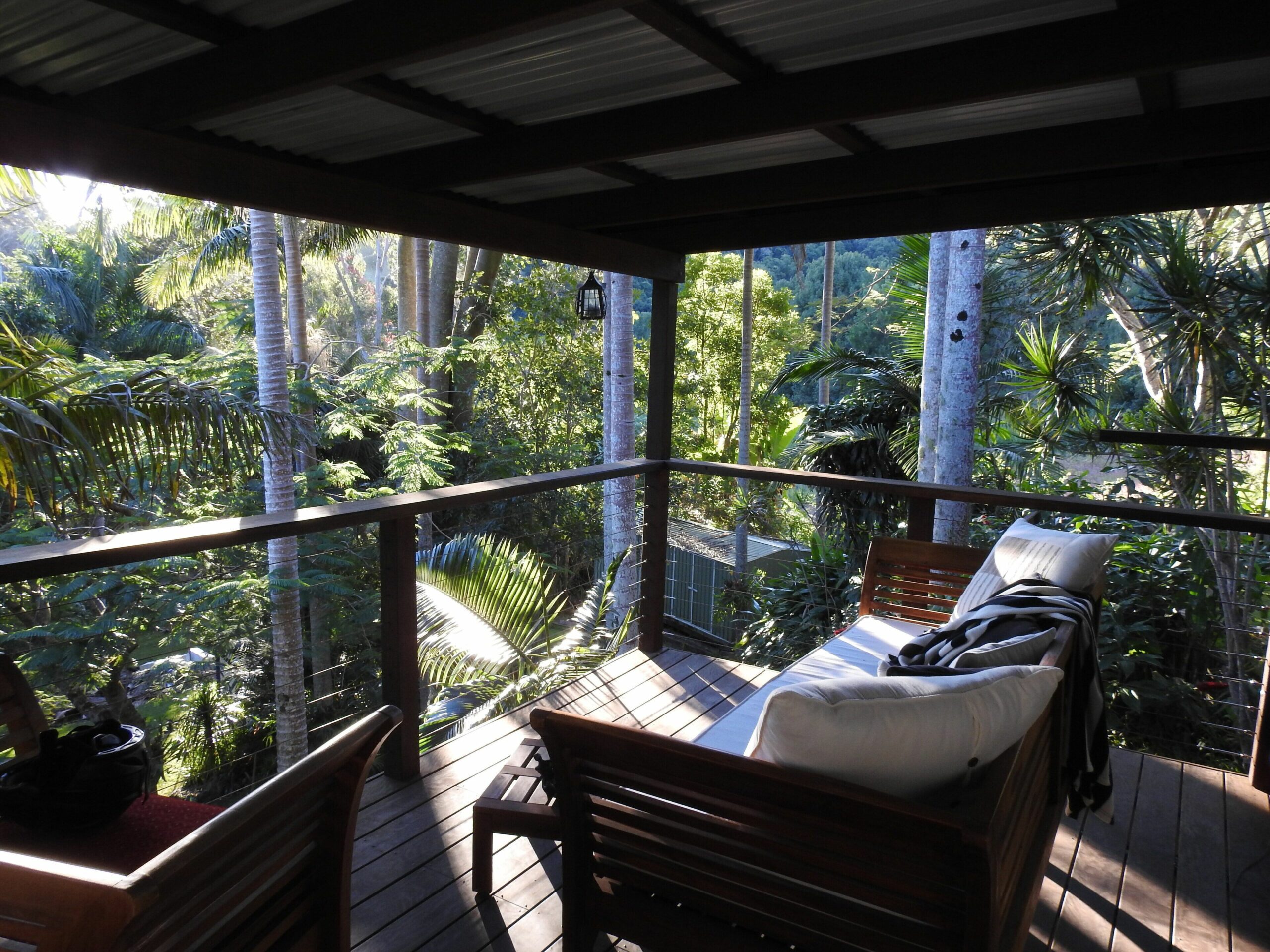 Private serene spacious large house with swimming pool, near Byron Bay