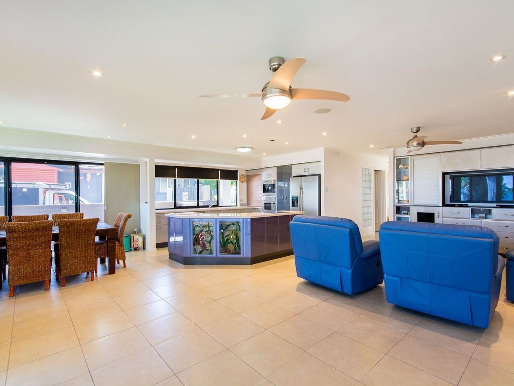 Magical Holiday Home - Welsby Pde, Bongaree