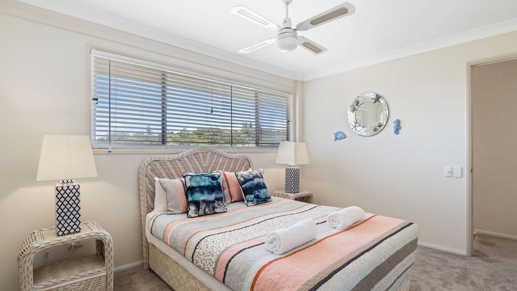 Sundowners Beach House 3 Bed, 2 Bath Sleeps 8