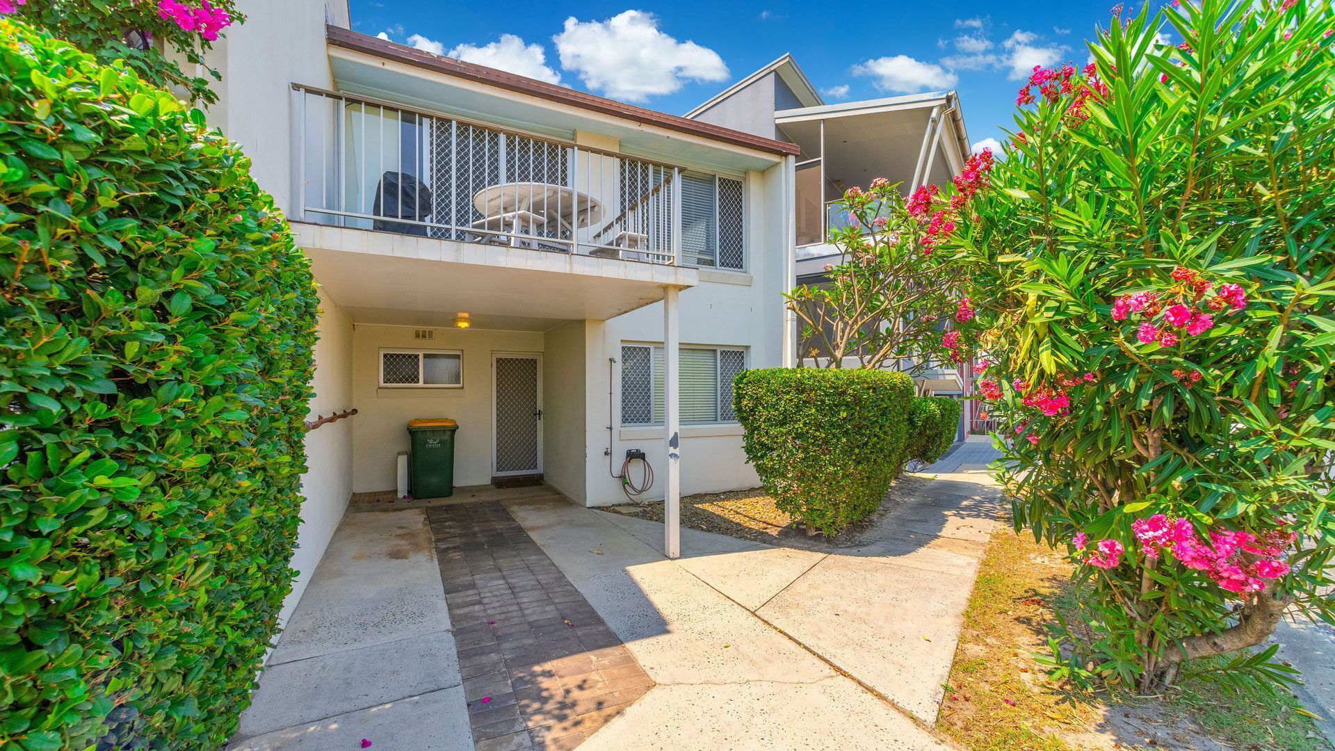 Lighthouse Unit 1, Yamba Hill