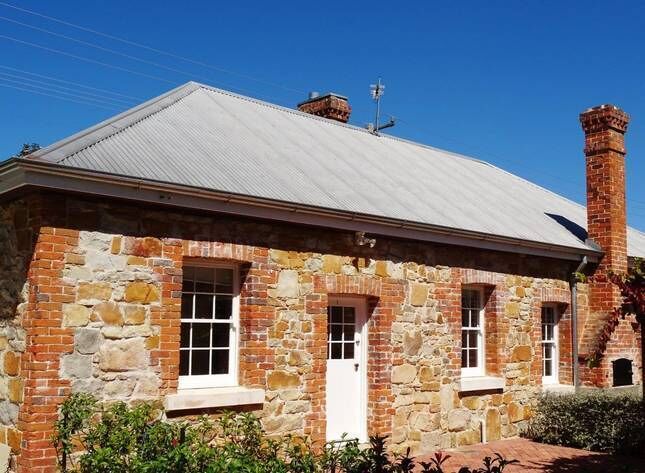 Tenterfield Accommodation’s“White Rose Cottage”