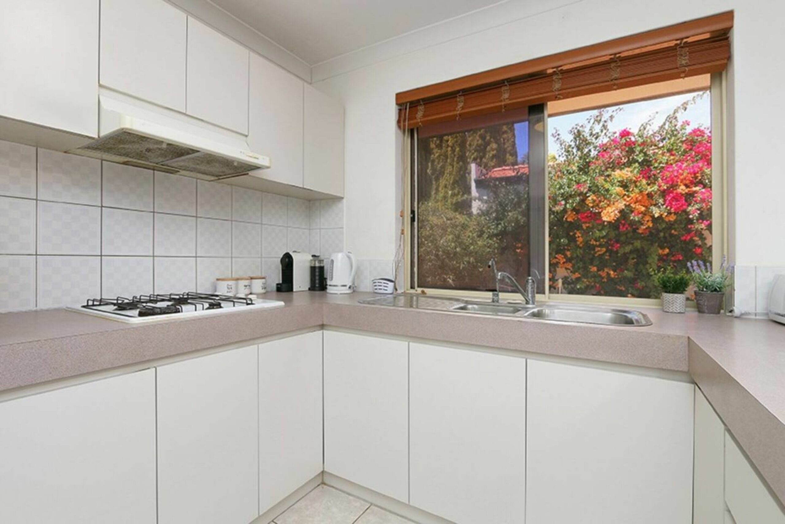 Pleasant 3 Bedroom House With Garden Close to CBD