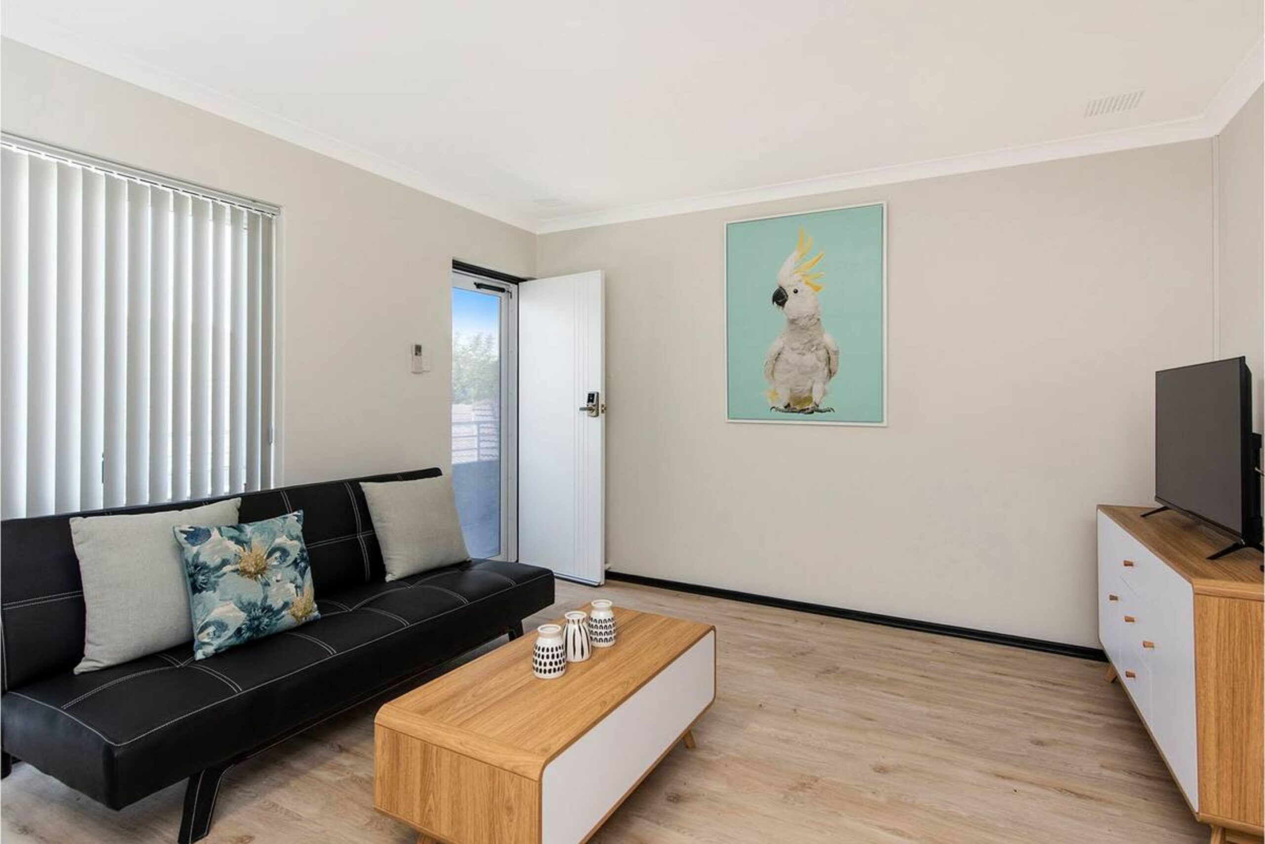 Executive 1 Bedroom Suite Close to Foreshore and CBD