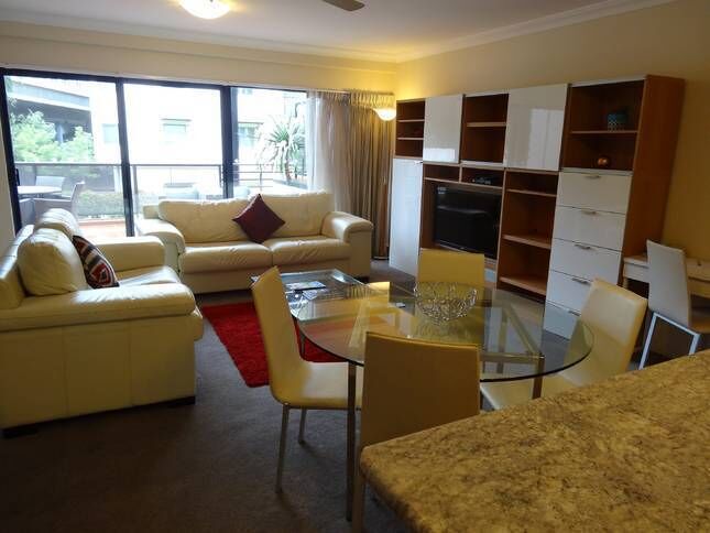 Perth CBD - free parking & WiFi. Ideal for Convention Centre, Chevron, Woodside.