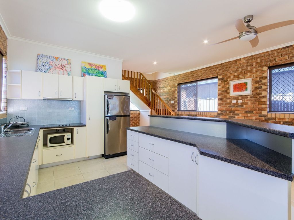 Magical Holiday Home - Welsby Pde, Bongaree