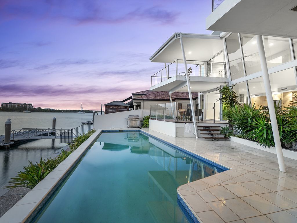 Gold Coast Holiday Houses – Aqua Villa