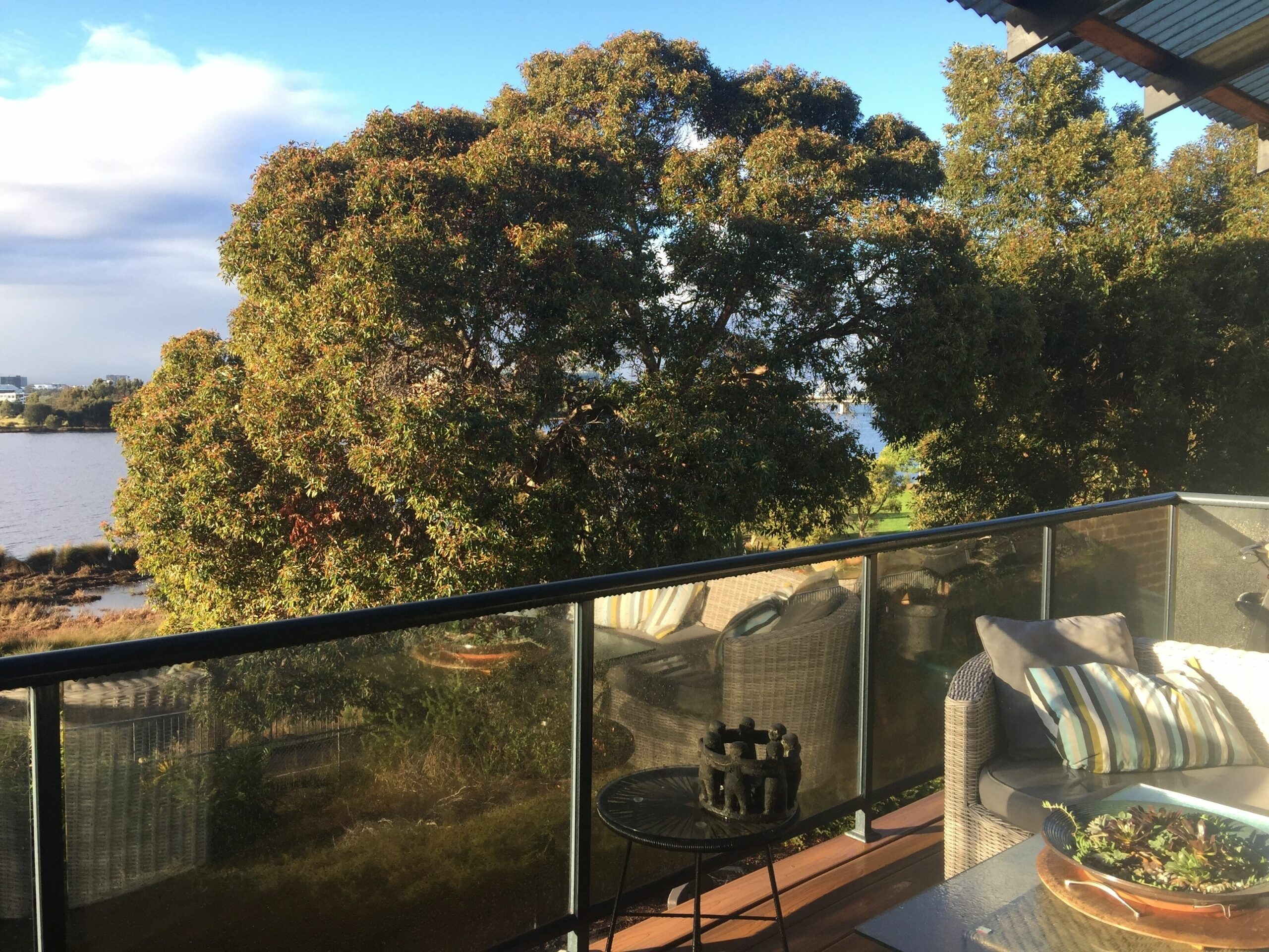 Uninterrupted Swan River Views -executive Stay Close to Optus Stadium