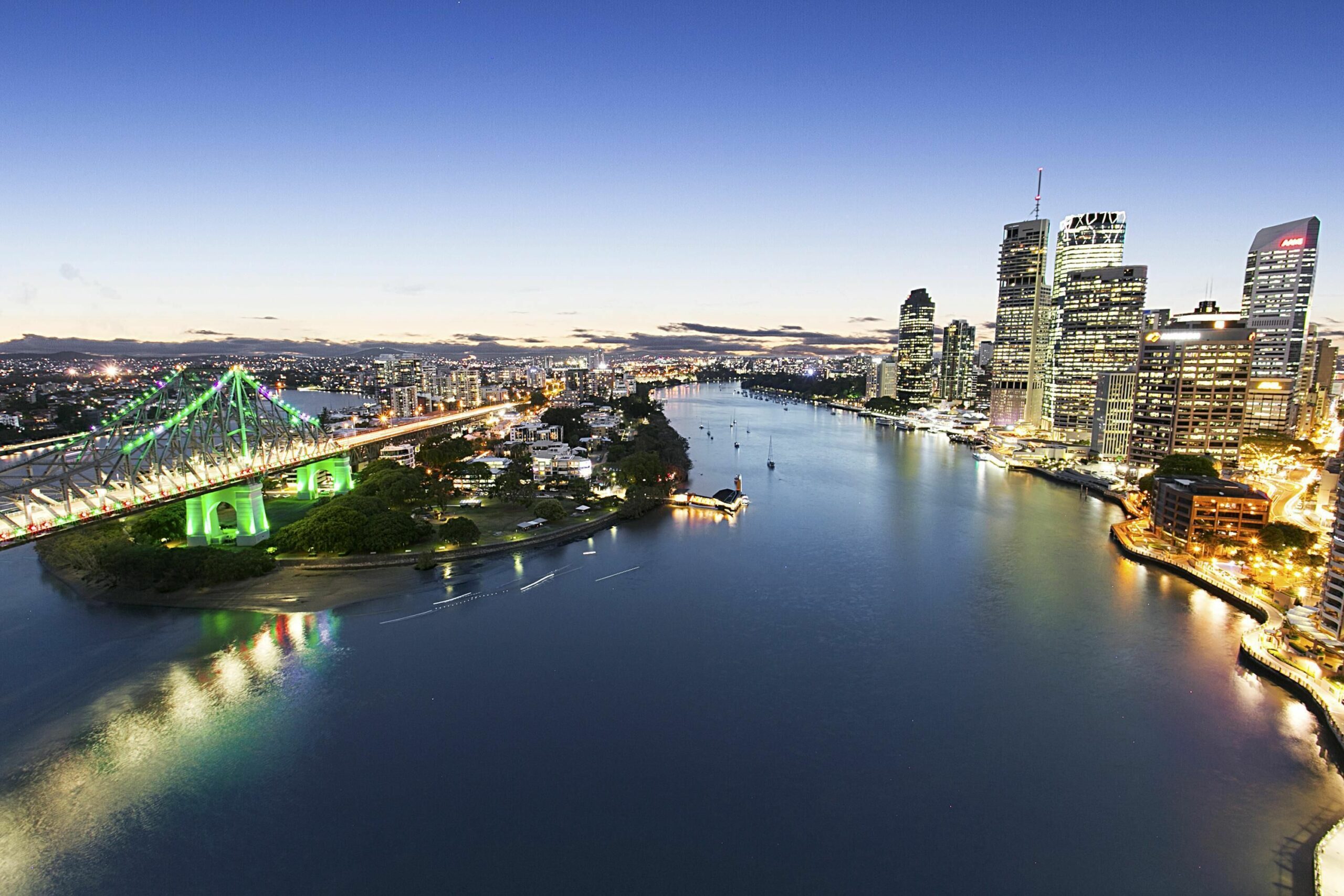 1 Bedroom + Study - Absolute Waterfront Views of Brisbane River/storey Bridge and CBD Skyline