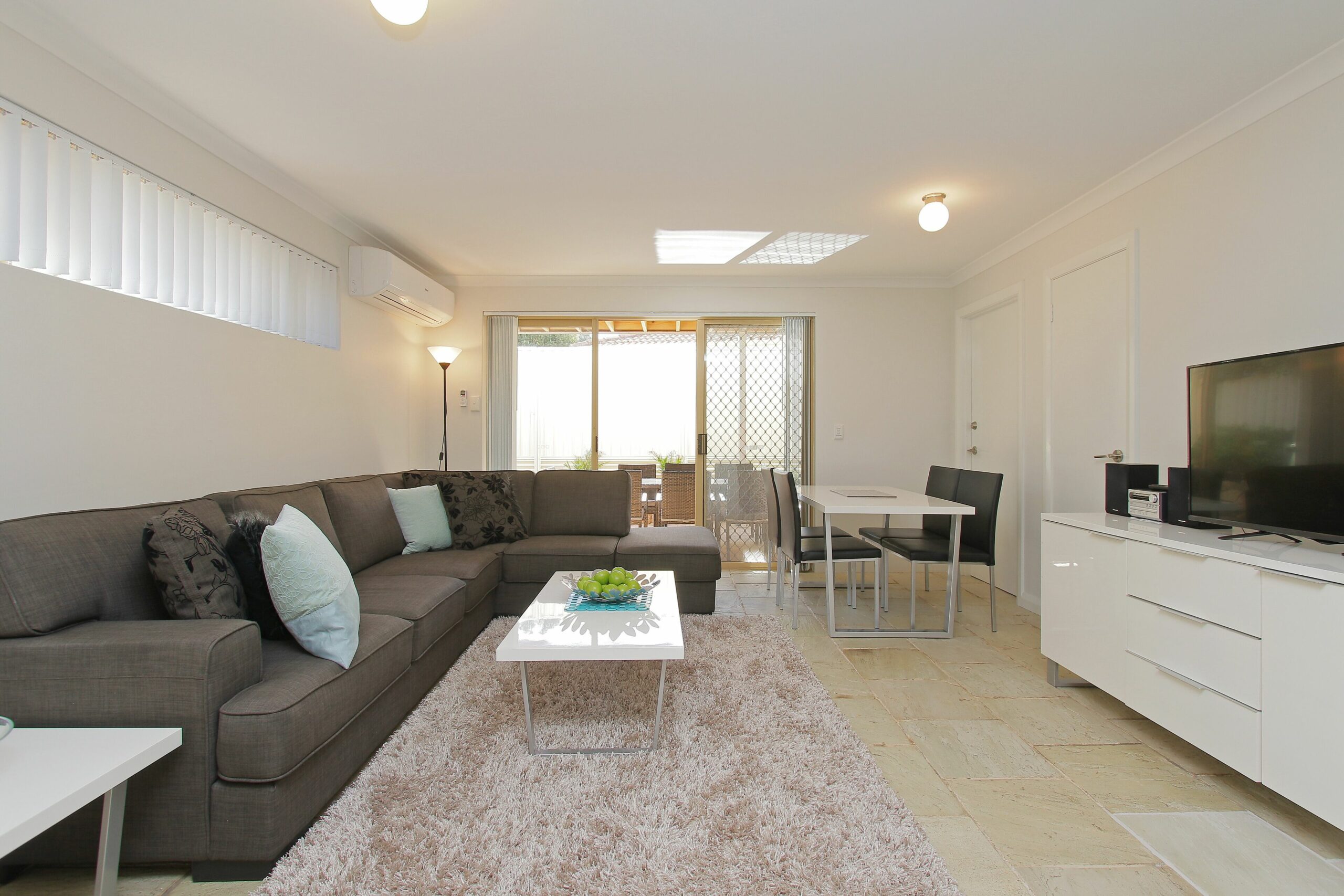 Azure Villa Close to City of Perth and Fremantle