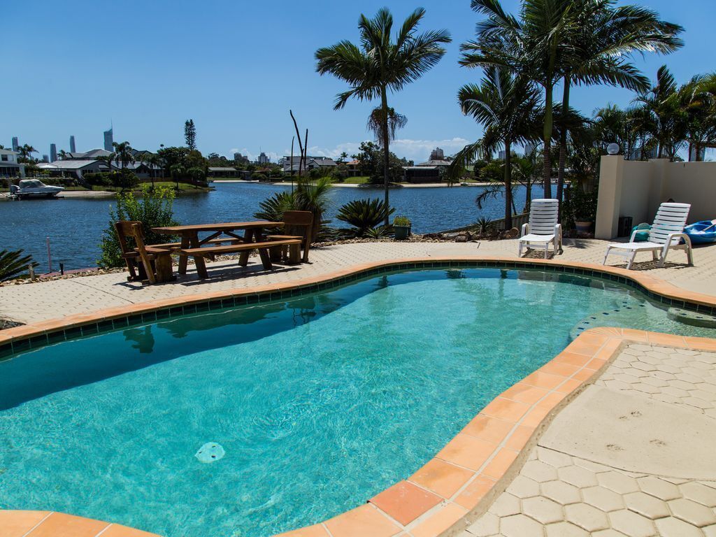 Waterfront Family Paradise, Pets Welcome, Broadbeach Location Location Location