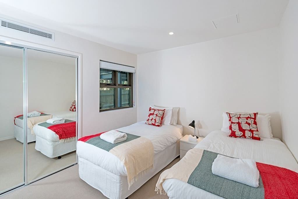 Executive 3BR Bulimba Apartment With Large Balcony Next to Oxford St