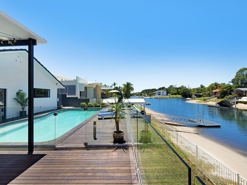 Waterfront Extravagance @ Broadbeach Waters