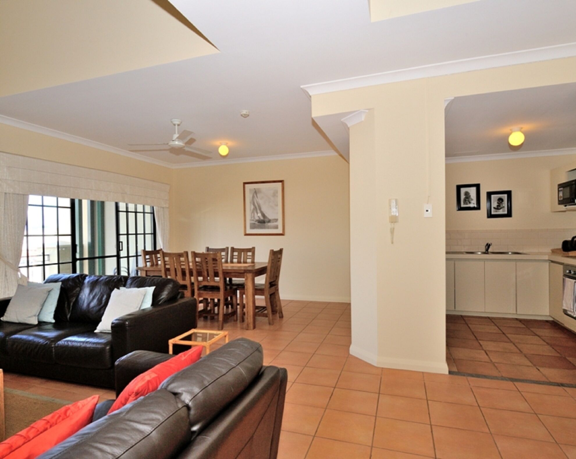 Great Value 2 Bedroom Apartment in the Heart of South Fremantle