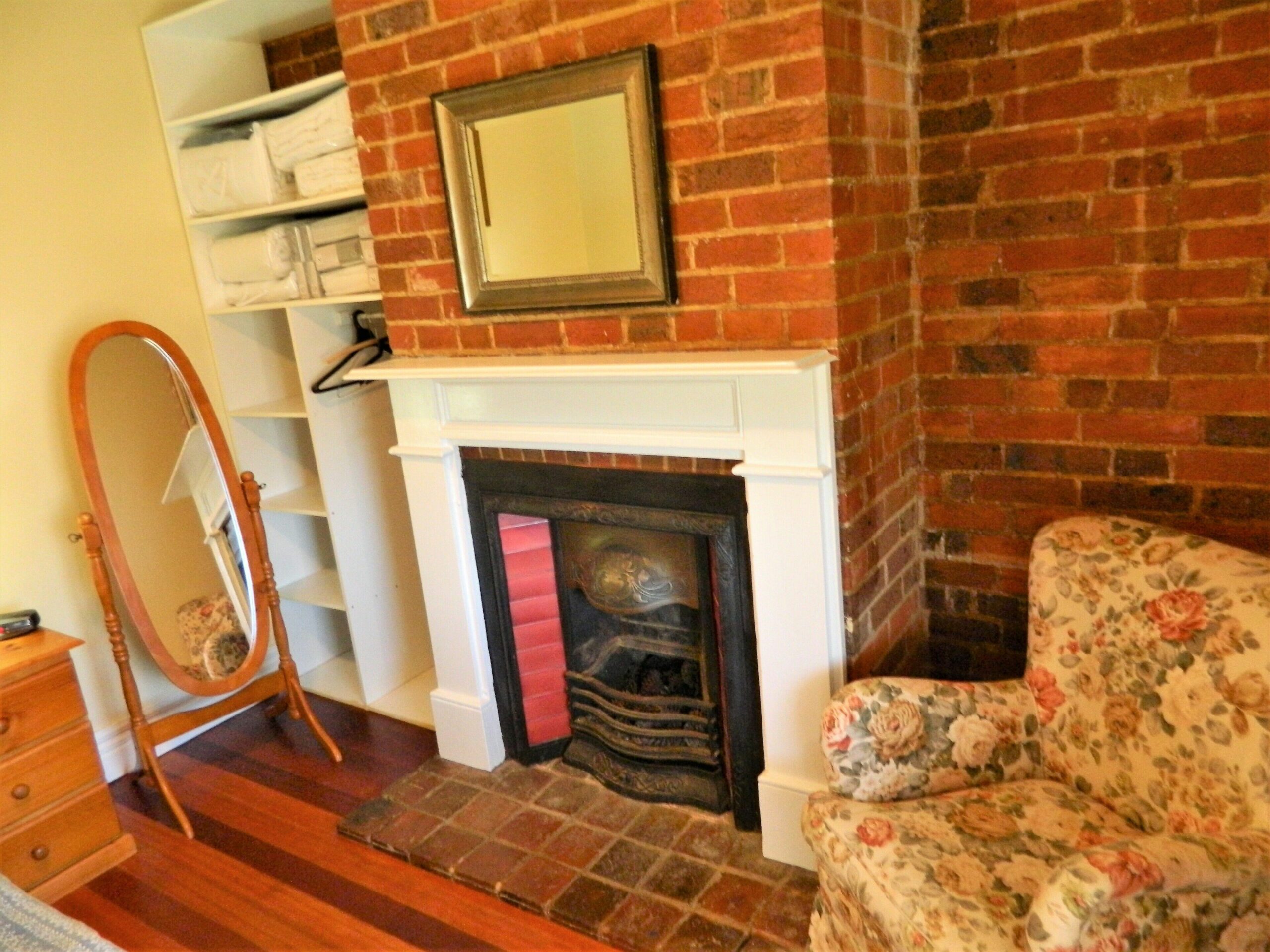 Beautiful Horatio House with great entertaining areas in a quiet no through road