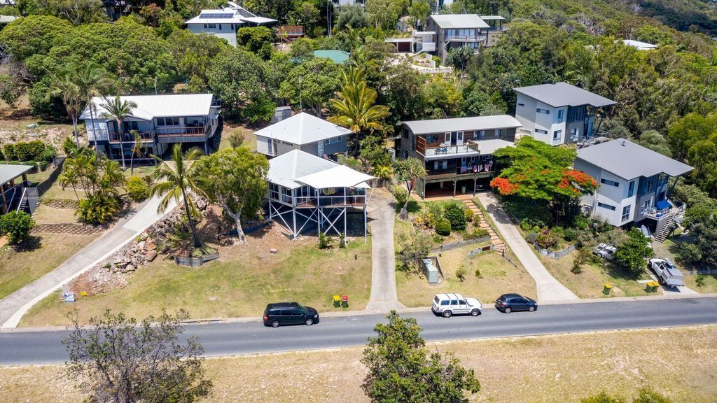 Sundowners Beach House 3 Bed, 2 Bath Sleeps 8