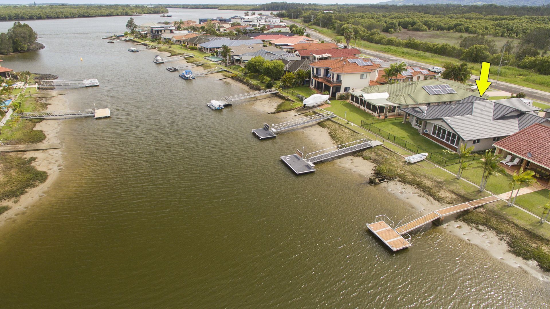 Luxury Waterfront Home-pool & Pontoon