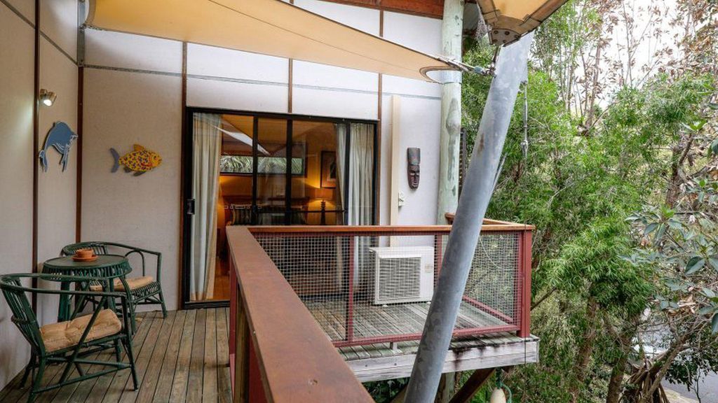 Five Bimba Tractor House Close to Beach, Amongst gum Trees, Artists Retreat