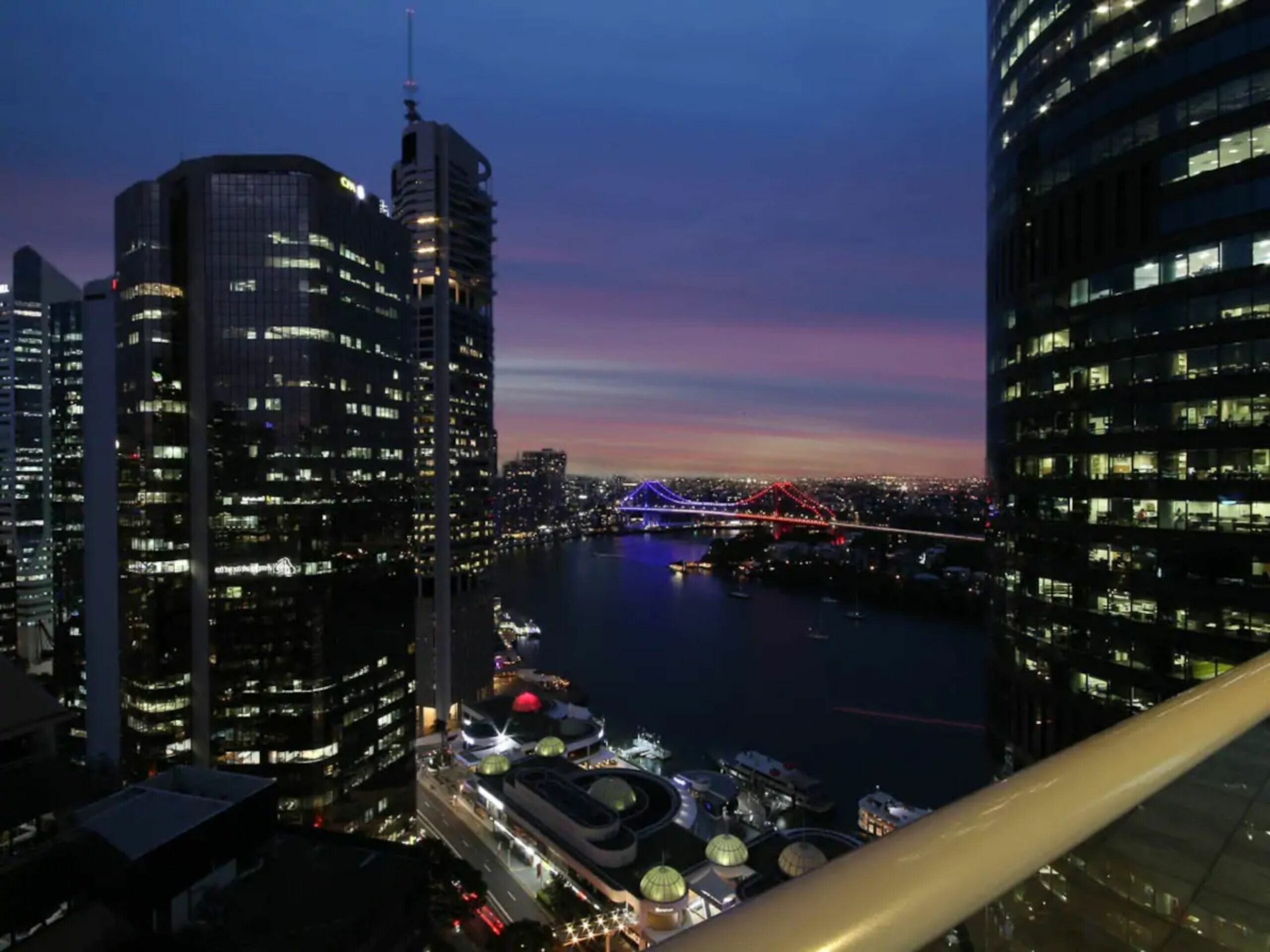 Amazing Brisbane CBD 2 Bedroom Apartment With River Views