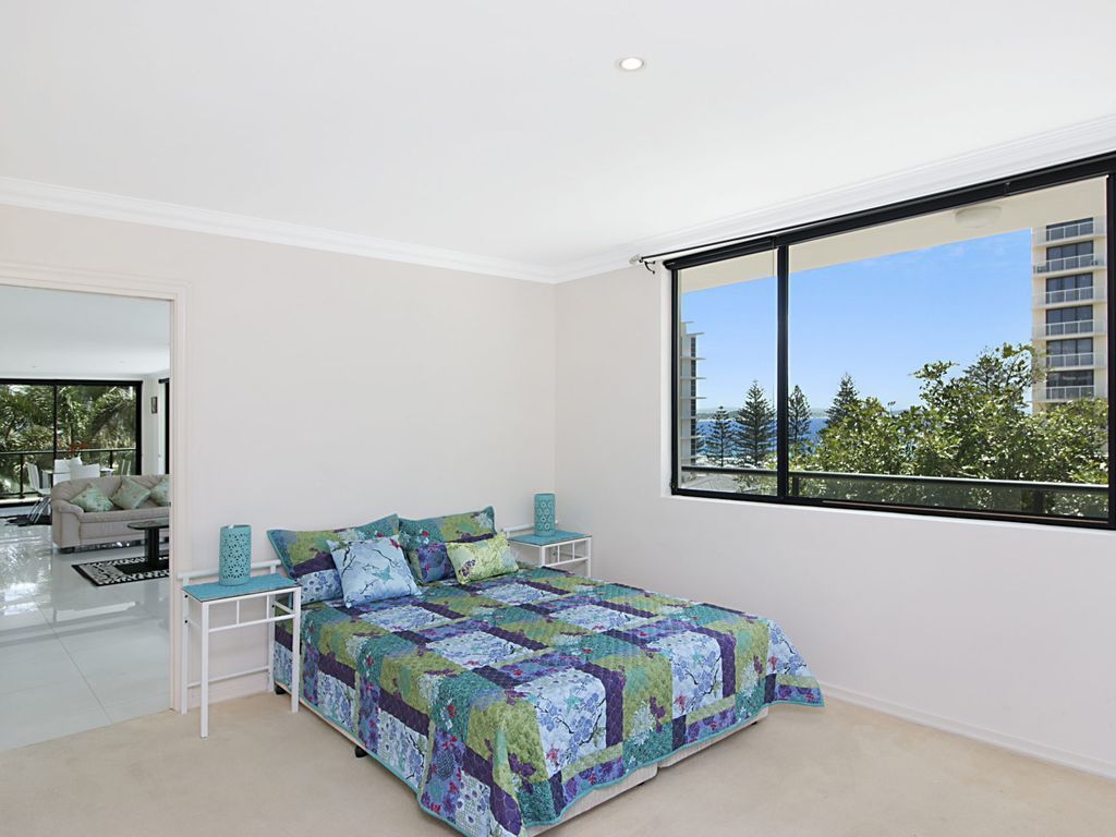 1/21 Petrie Street Within minutes walk you will enjoy the beautiful beaches of Rainbow Bay, Snapper