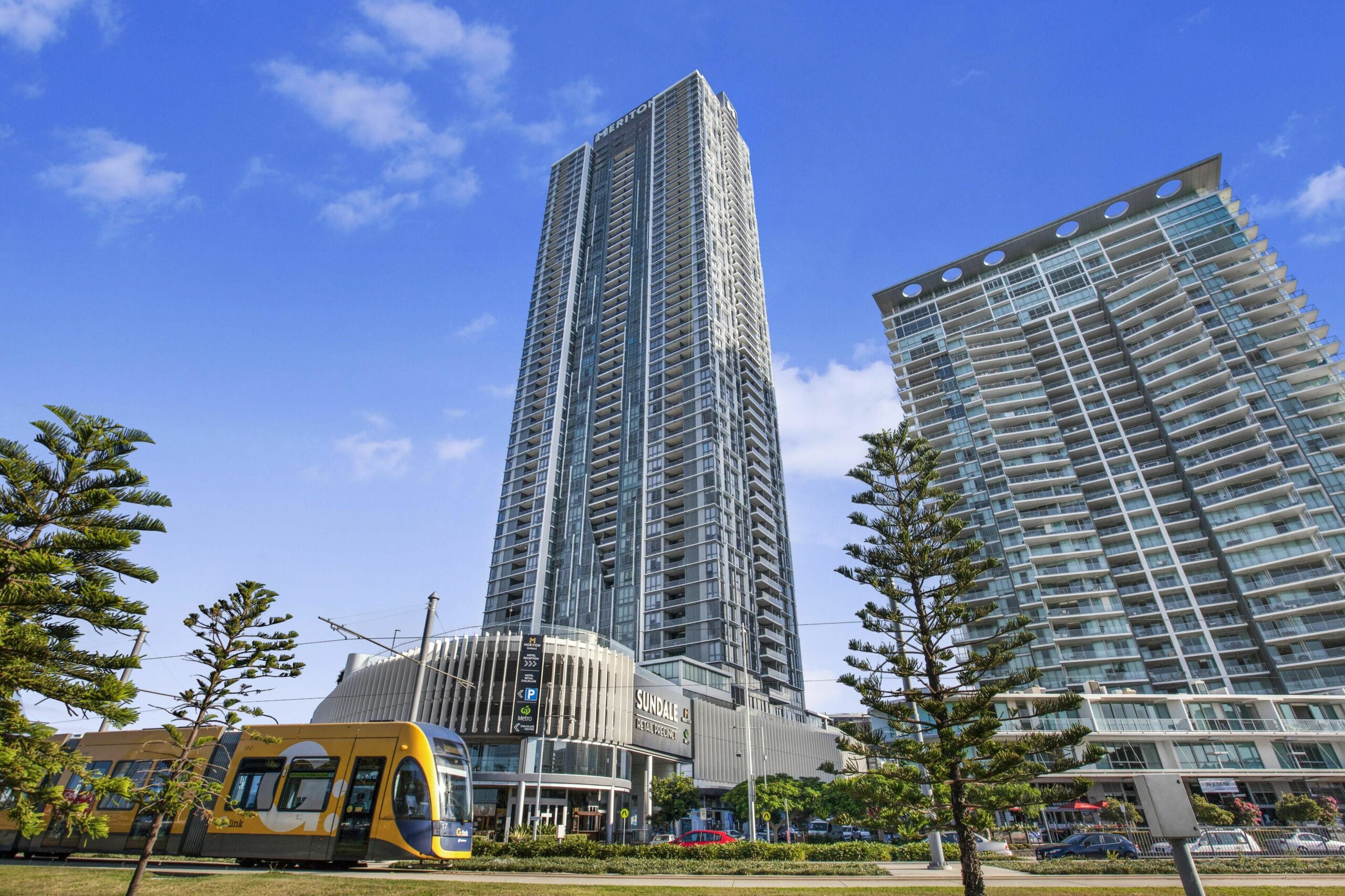 Grand Beach Views in 2-bed Apartment With Balcony