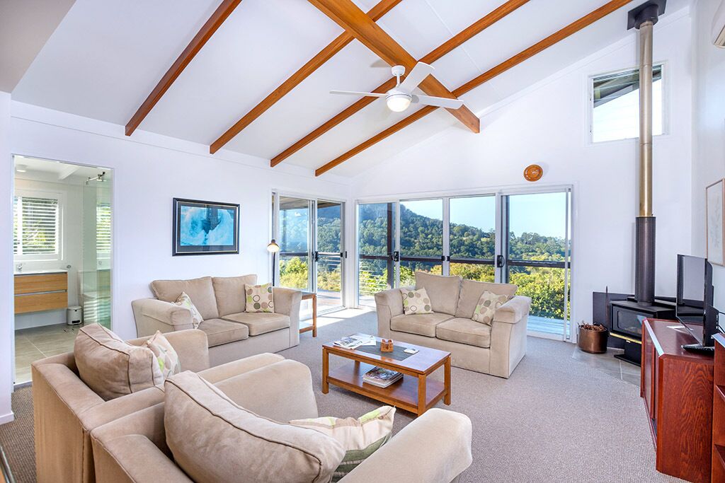 CLOGHEEN COTTAGE  Stunning Mountain and Ocean Views in the Byron Bay Hinterland