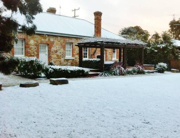 TENTERFIELD ACCOMMODATION’s“Red Rose Cottage”