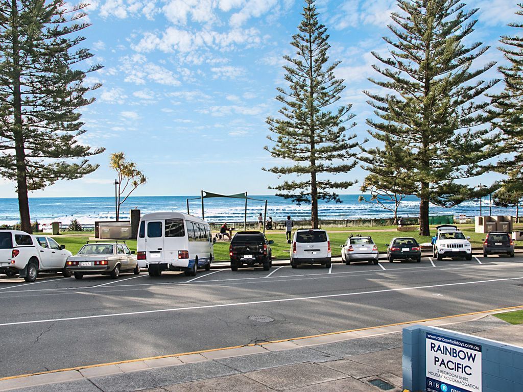 Rainbow Pacific Unit 2- Beachfront unit right on Rainbow Bay Beach in Coolangatta