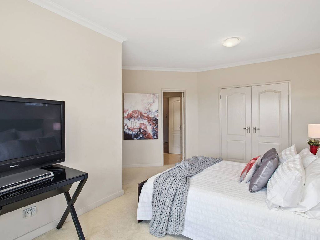 ? Executive+sleep8+wifi+4carbay+riverview!