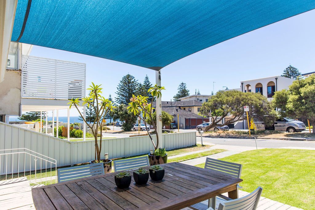 Location! Location! 1 min to Cottesloe Beach