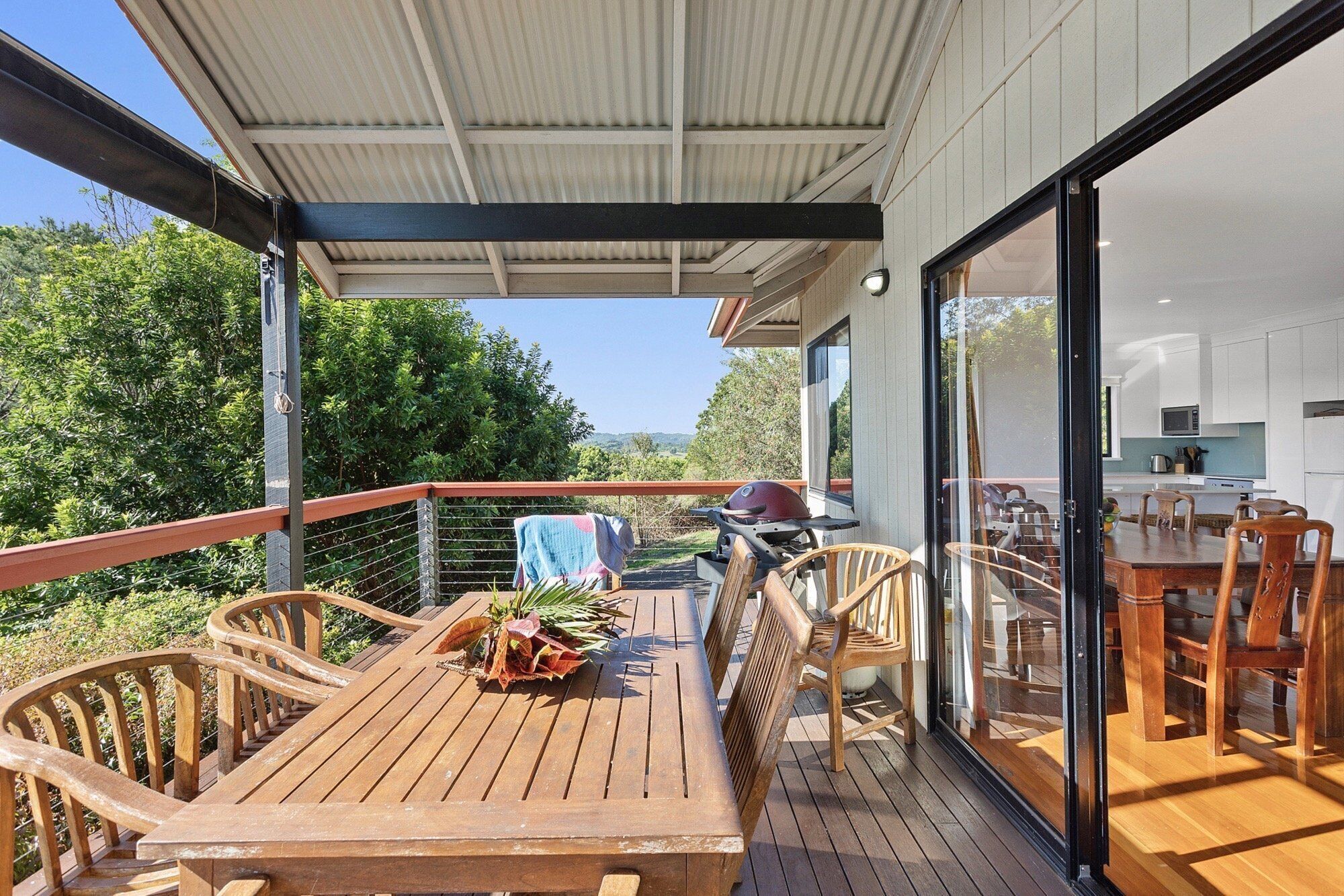 3 Bedroom House Family & Pet Friendly. Modern Kitchen. BBQ on Verandah