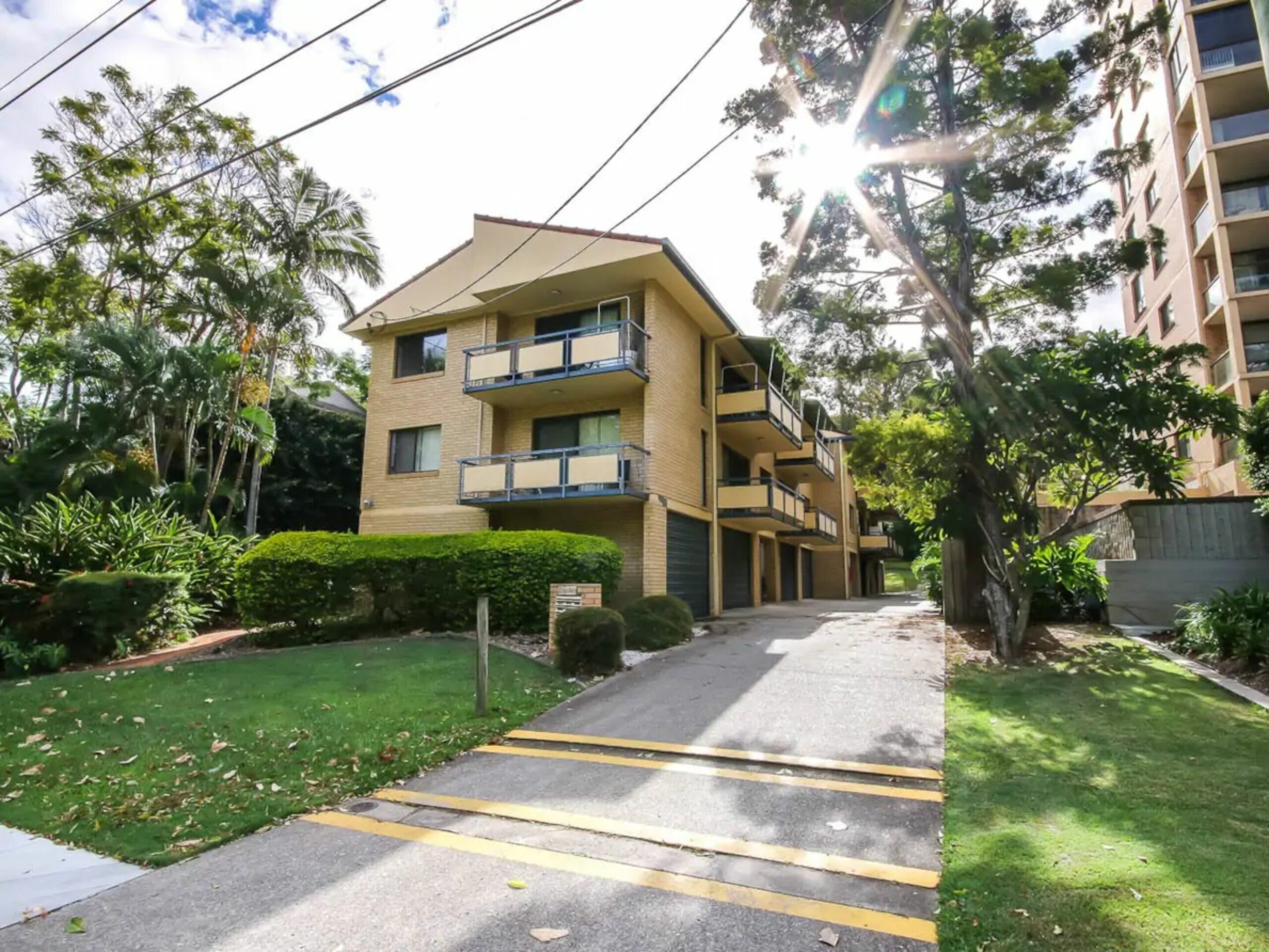 2 Bedroom St Lucia Apartment Close to UQ and Citycat