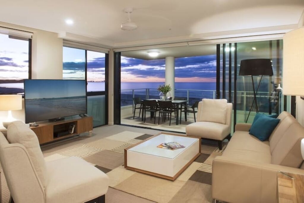 Luxury Apartment With Amazing Views!