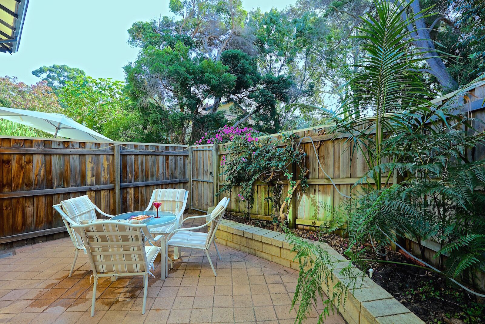 BEST LOCATION in Perth!  Free Wifi & Netflix Gorgeous Family friendly townhouse