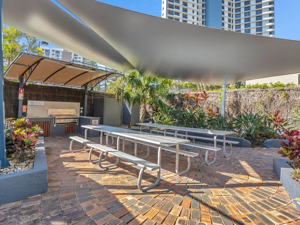 Taste Surfers Paradise Living in Lush Home