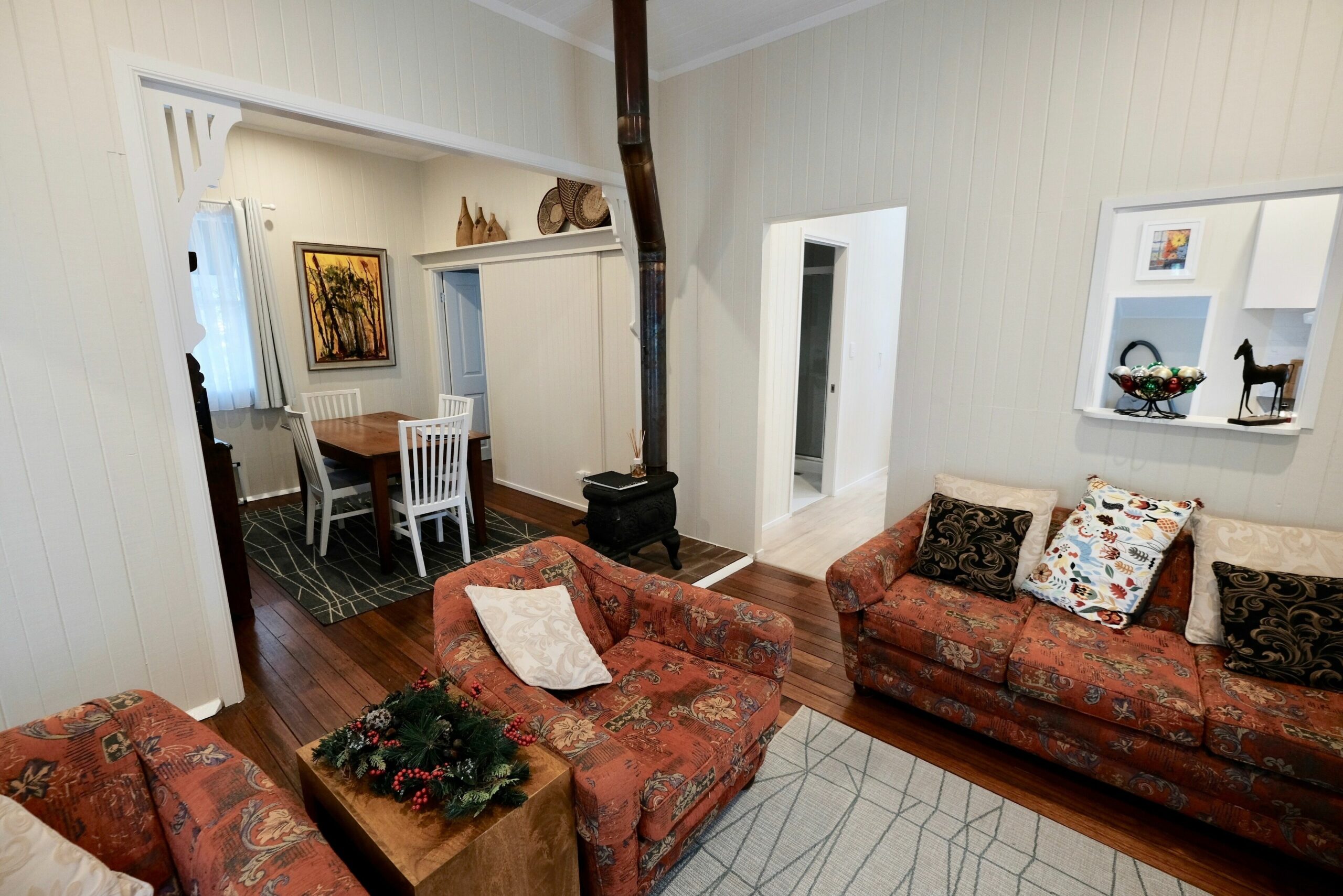 Wisteria Cottage in the heart of Mount Tamborine - dog and cat friendly