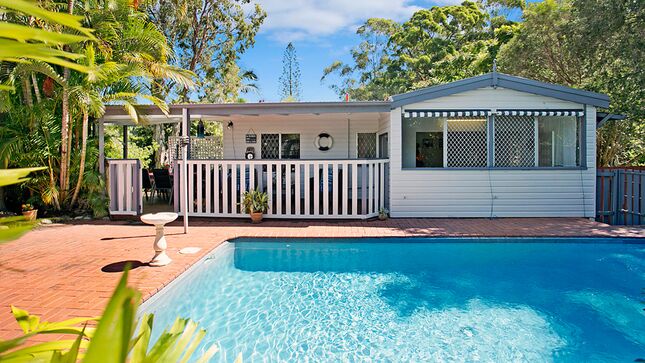 Surfers Beach Cottage Pet Friendly