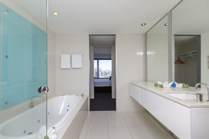 Luxury Apartment With Spa Bath in the Heart of the Gold Coast at Q1