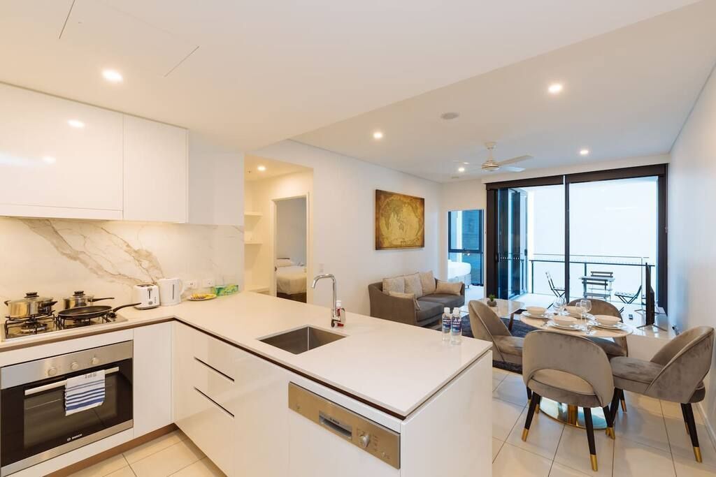 Stunning 2bed Apt @ Southbank W/ Pool & Parking