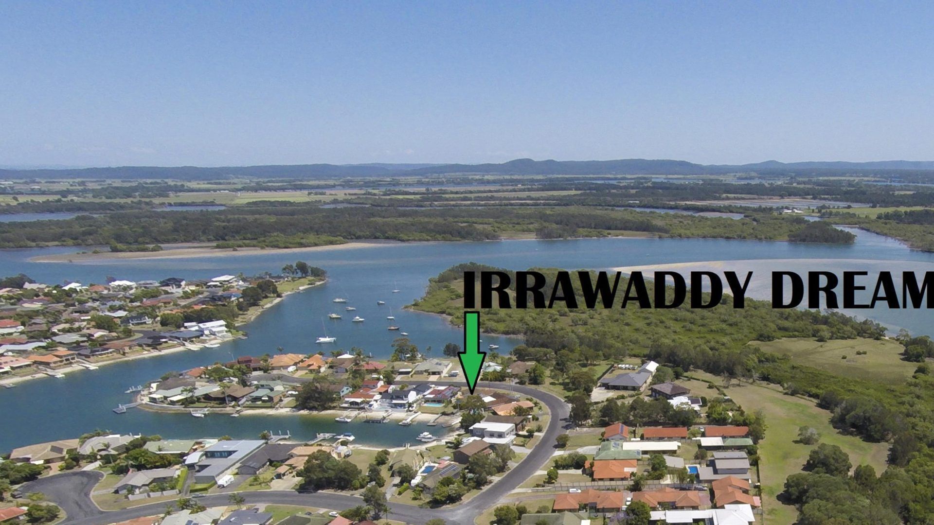 Irrawaddy Dream, waterfront home with pool, Yamba